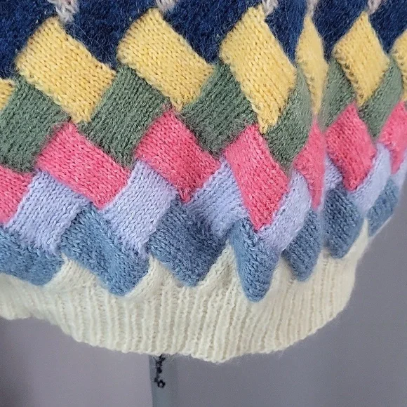 Multicolor Diamond Pattern Women's Sweater - Picture 8 of 16